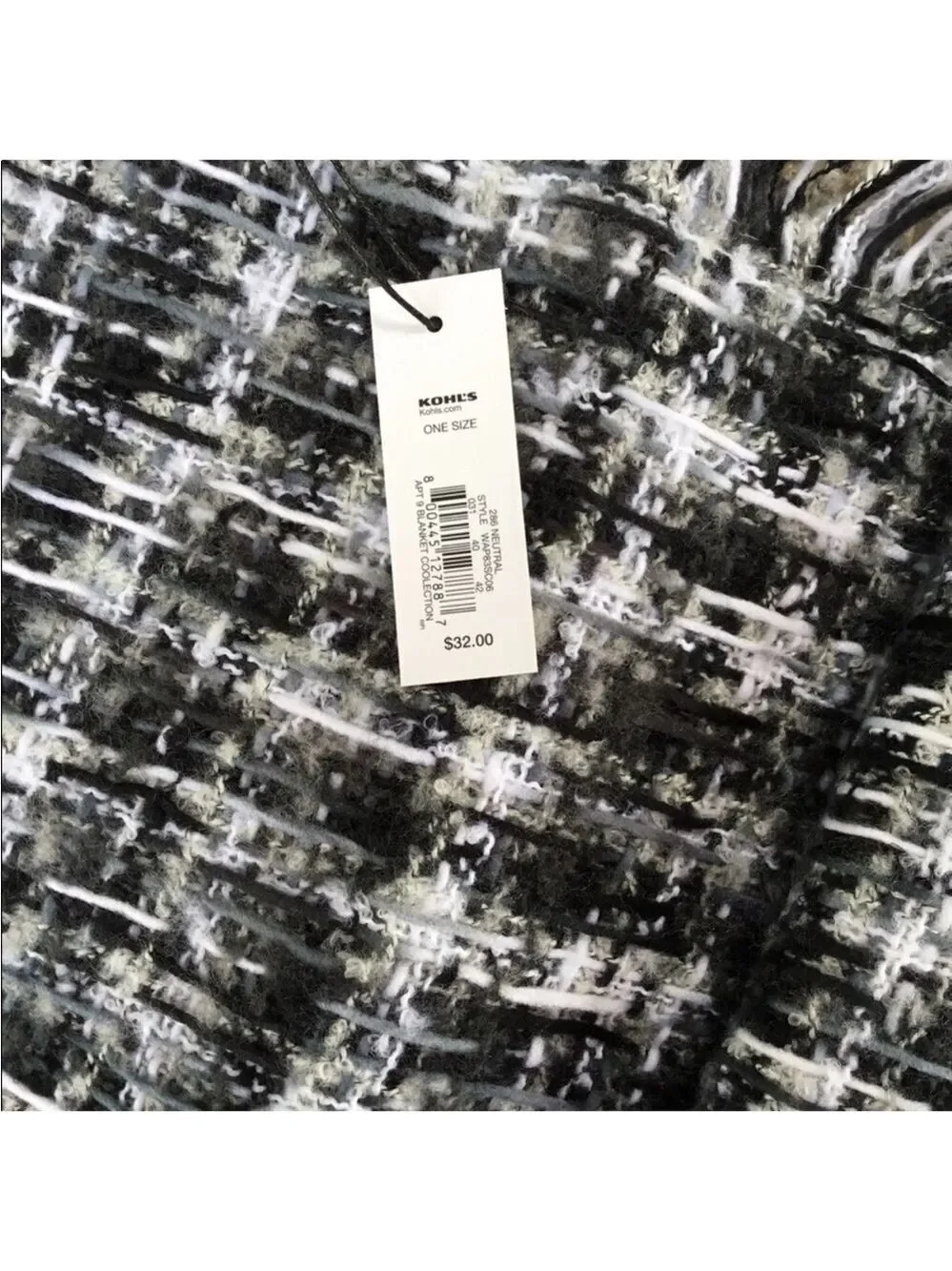 Apt 9 Micro Plaid  motif blanket Scarf Woman’s OSFM black gray & white